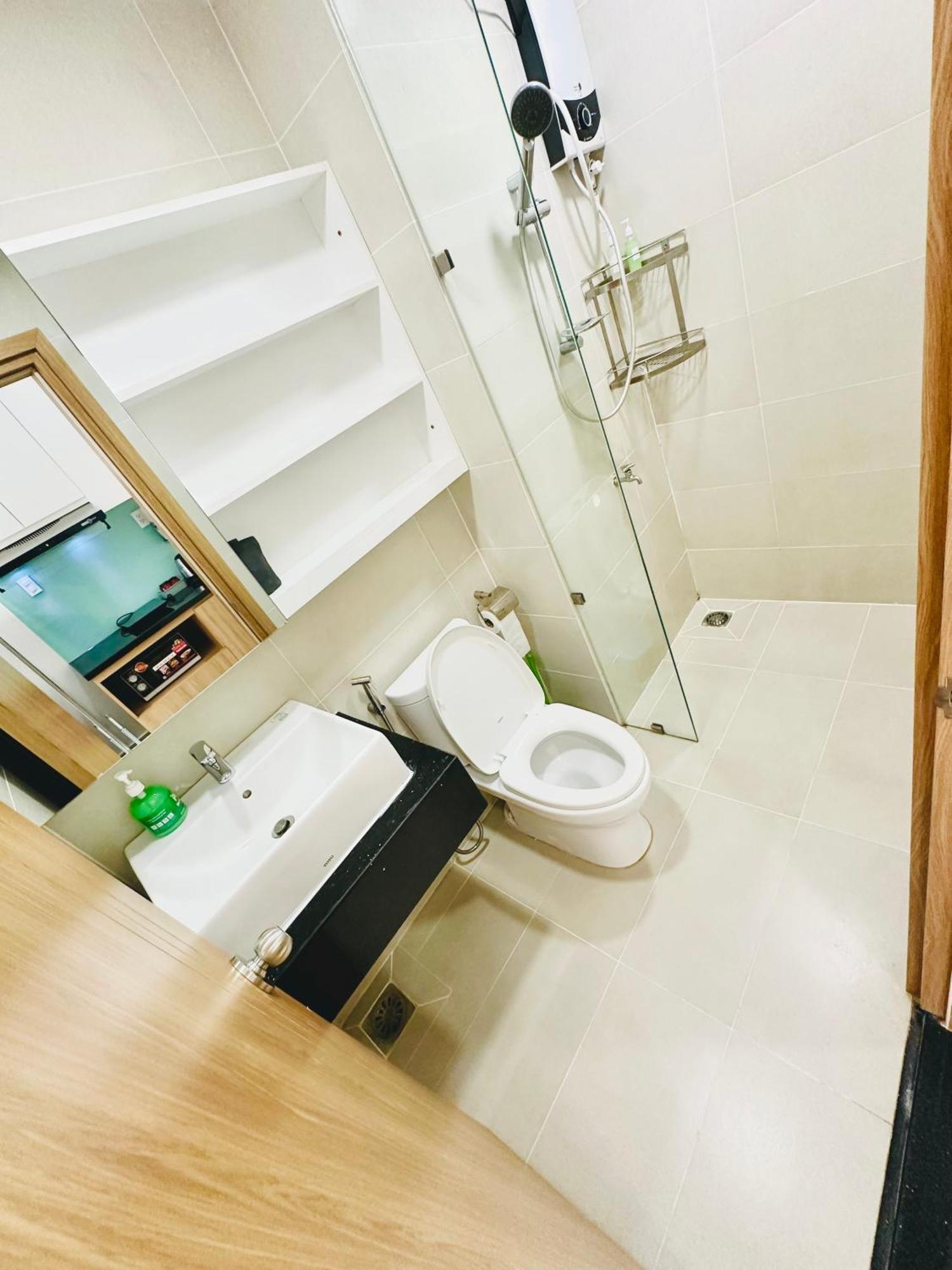 Modern Apartment Near Landmark81 Хошимін Екстер'єр фото